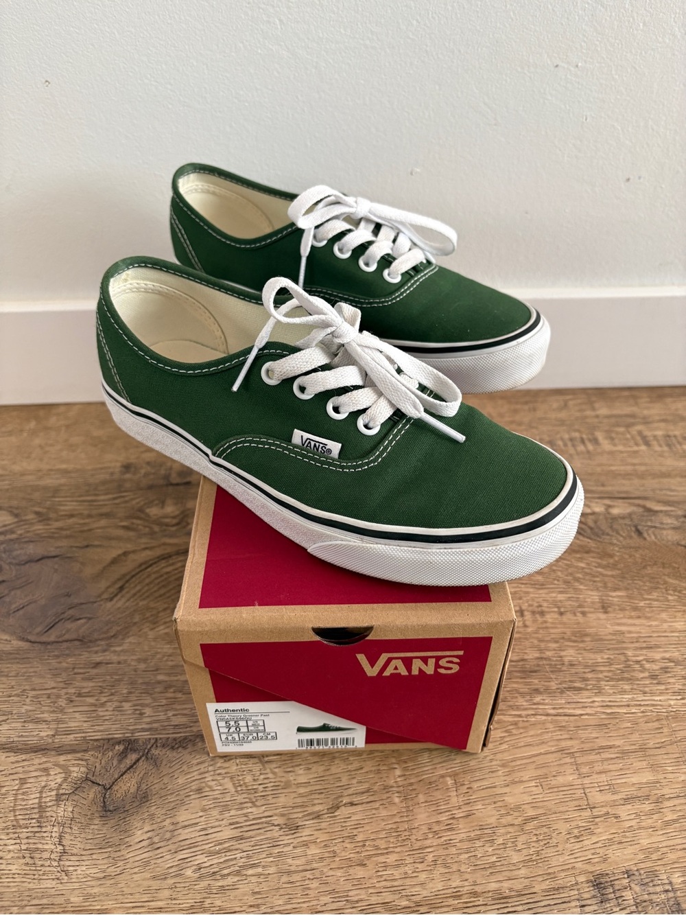 Vans 5.5/7 Green Canvas Shoes